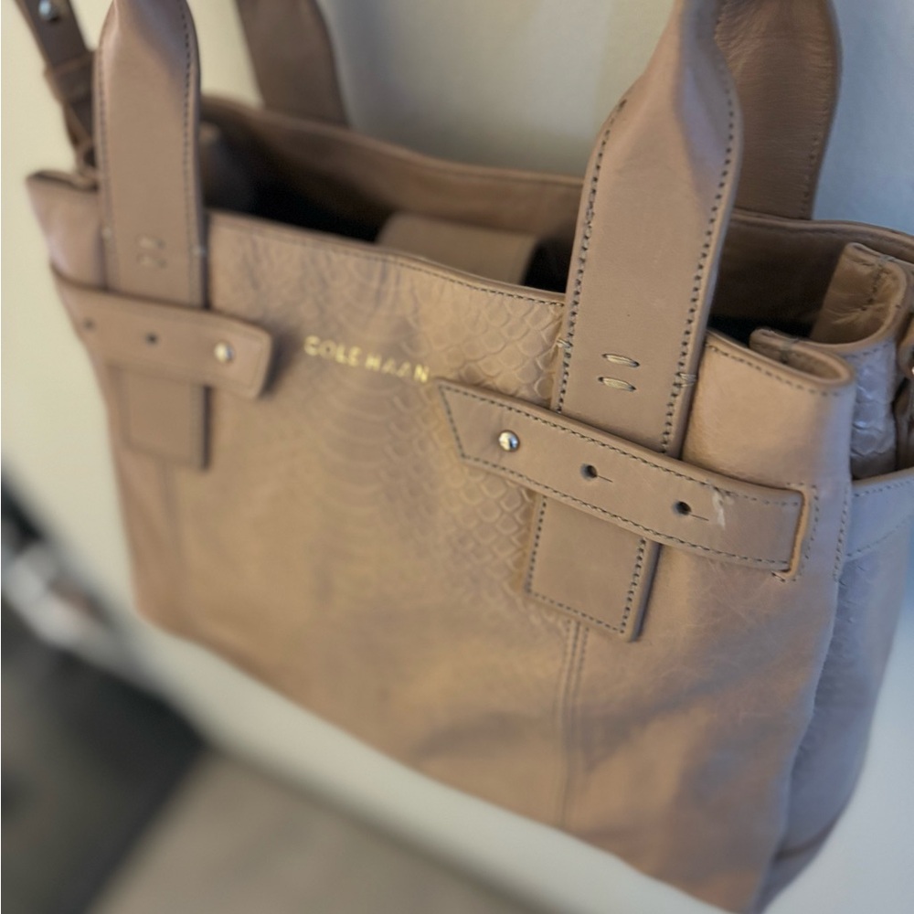 Chic Cole Haan Bonheur Medium Satchel Distressed Tan Leather Shoulder Bag - Picture 8 of 9
